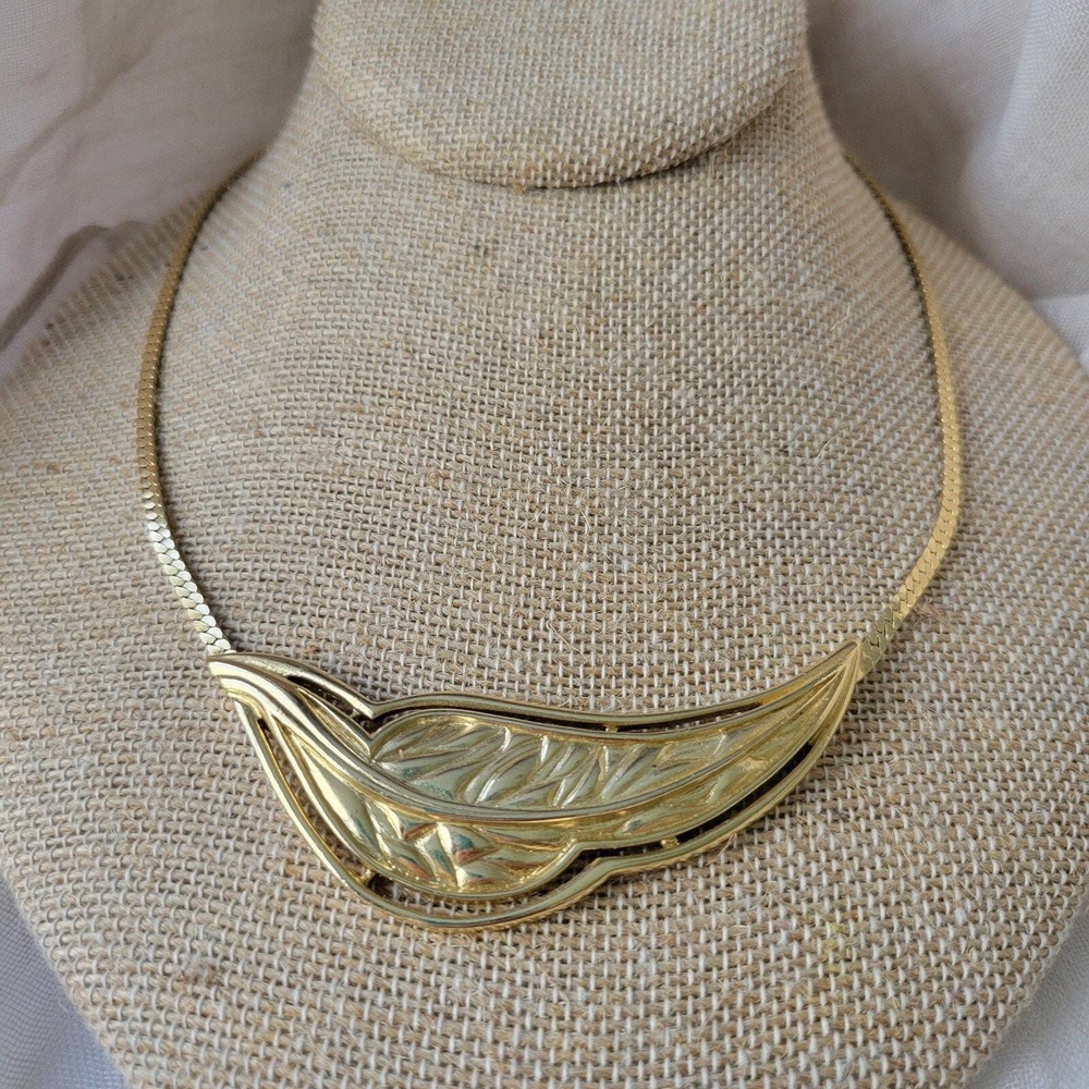 Vintage 80s Trifari  leaf bib pendant necklace gold tone lagenlook‎ boho fairy